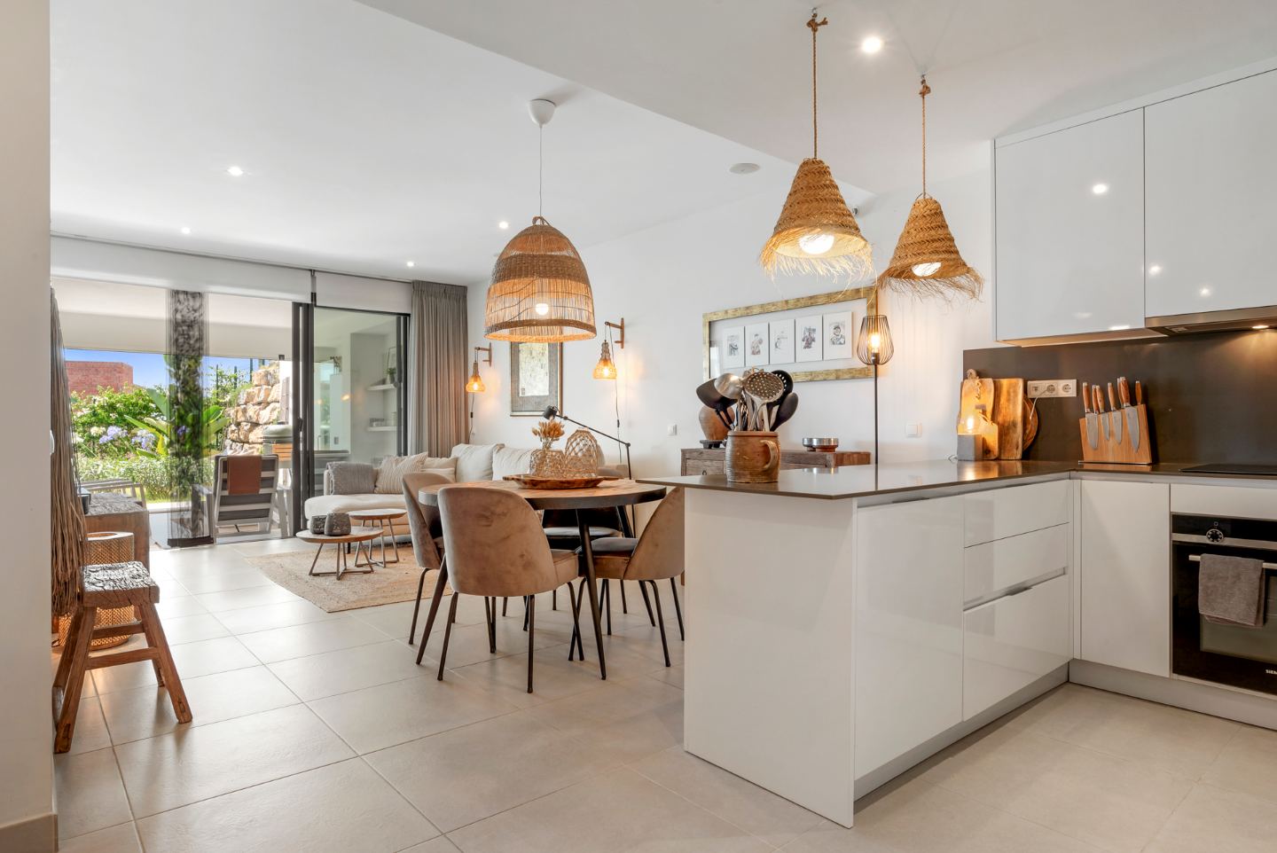 Rez-de-chaussée moderne avec jardin privé — 2