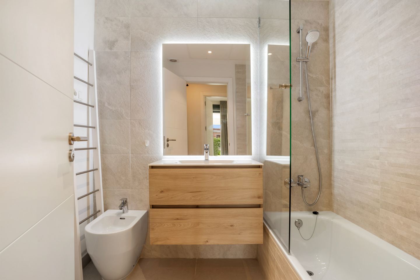 Rez-de-chaussée moderne avec jardin privé — 8