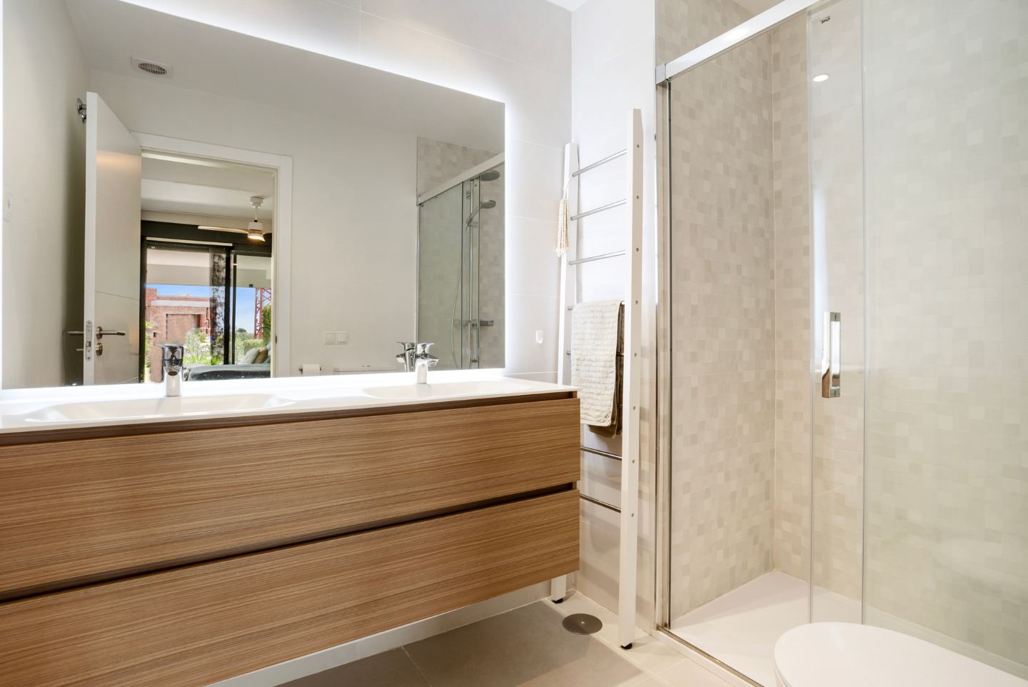 Rez-de-chaussée moderne avec jardin privé — 14
