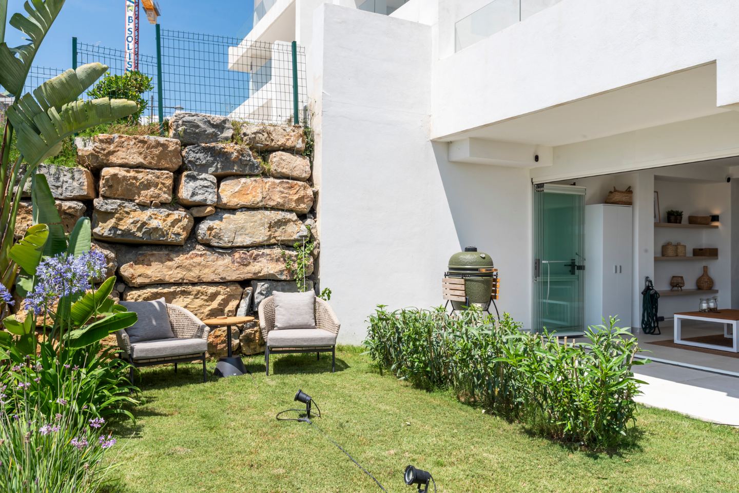 Rez-de-chaussée moderne avec jardin privé — 16