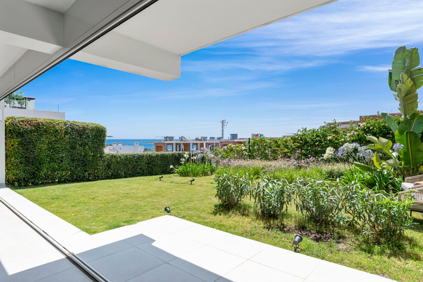 Rez-de-chaussée moderne avec jardin privé — 18