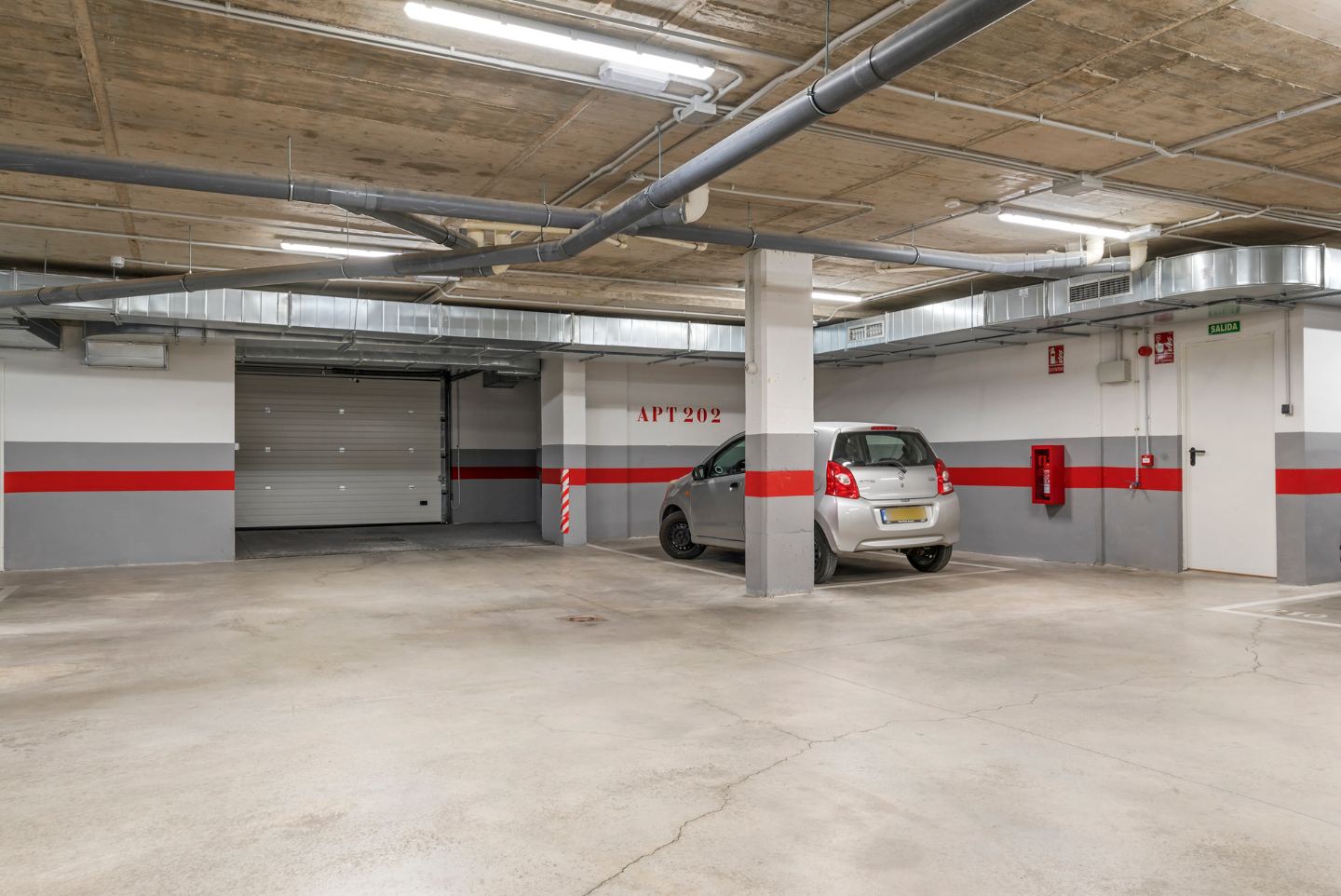 Rez-de-chaussée moderne avec jardin privé — 22