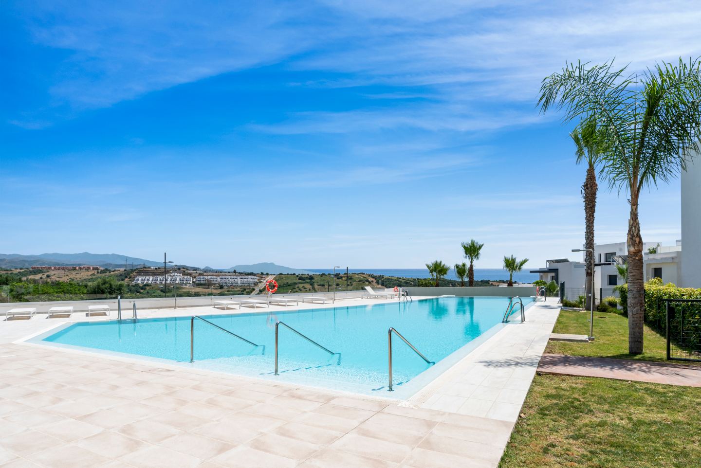 Rez-de-chaussée moderne avec jardin privé — 23