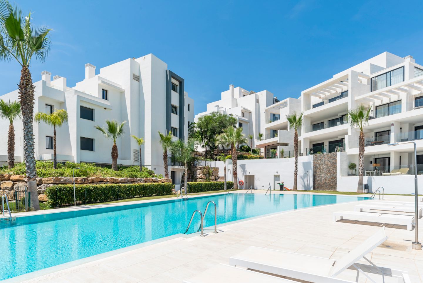 Rez-de-chaussée moderne avec jardin privé — 25