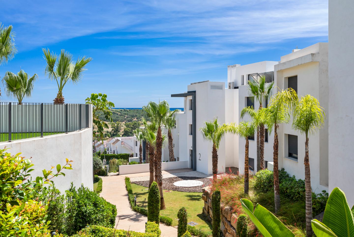 Rez-de-chaussée moderne avec jardin privé — 26