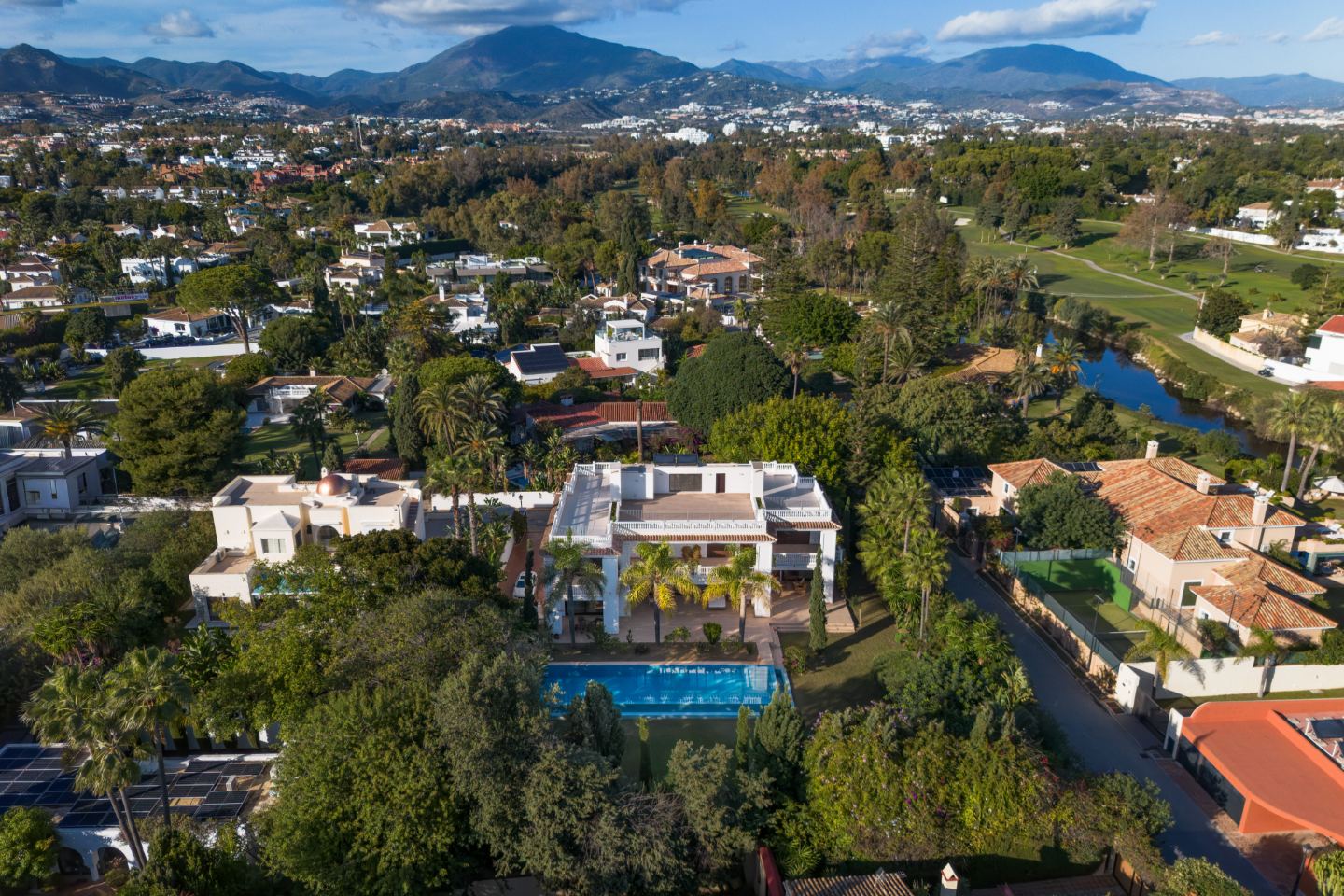 Villa Estepona distance de marche de la mer — 2